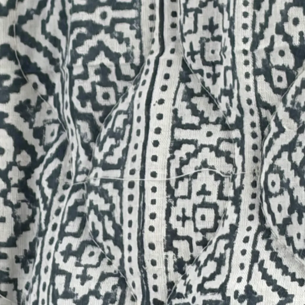 quilted jasje 5 zijde 1 detail.webp